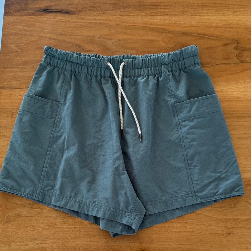 Vuori | Isla Baggy Shorts in Iron (sz s)
